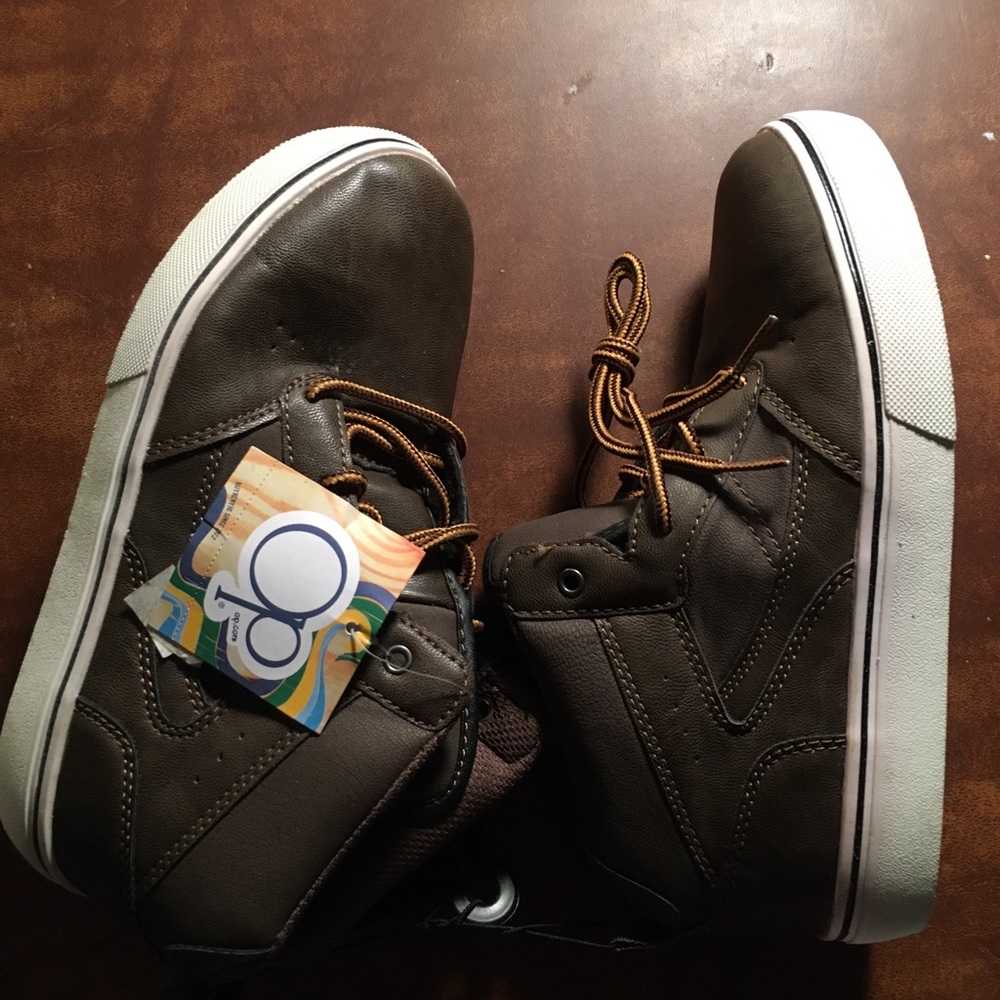 Op brown sneakers
